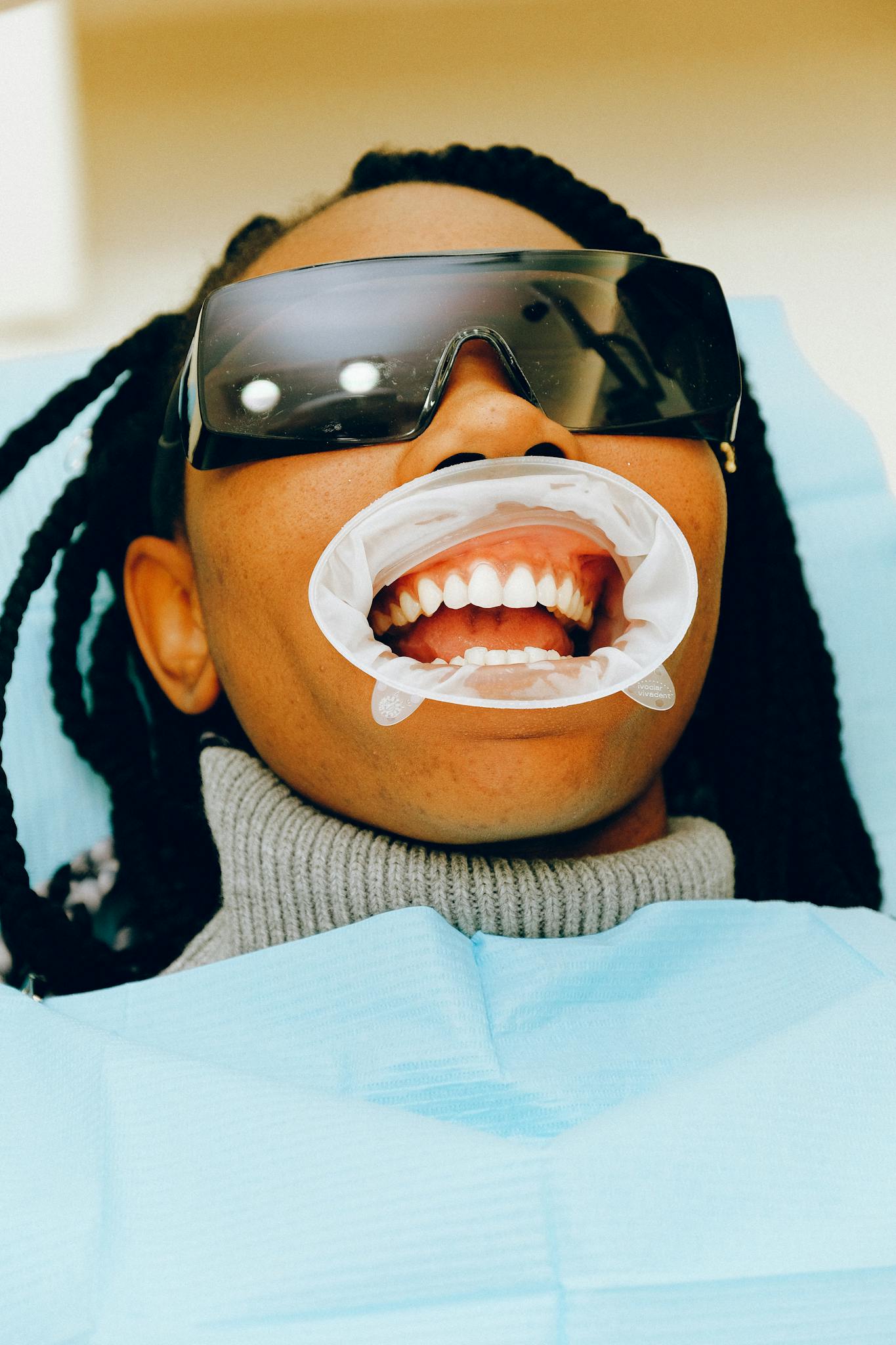 Mujer despues de un blanqueamiento